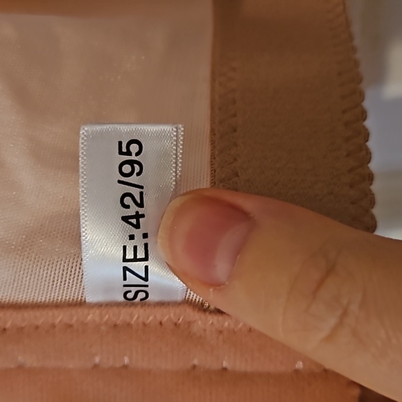 Magic bra, size 42/95. Please check sizing on official site, runs smaller!!!! - Picture 5 of 5